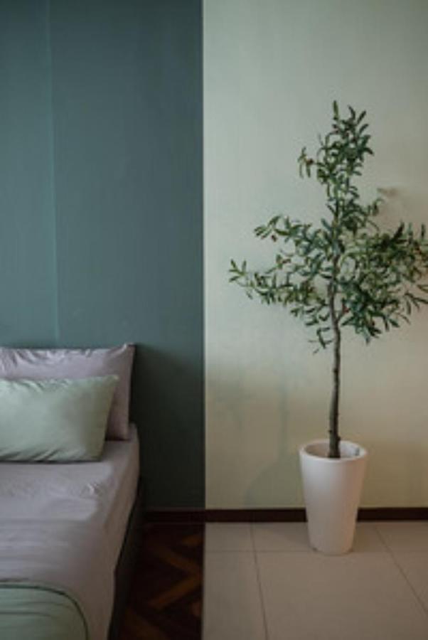 Deluxe Seaview Suite Twin Bed By The Only Bnb Tanjung Tokong Exterior foto